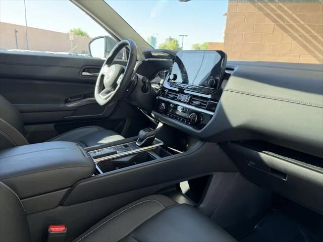 2025 Nissan Pathfinder SL FWD