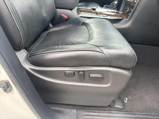 2017 INFINITI QX80 Standard