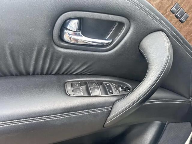 2017 INFINITI QX80 Standard