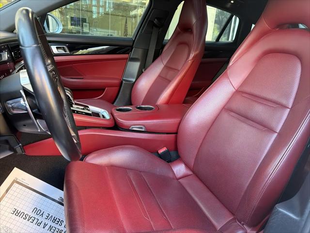 2018 Porsche Panamera 4