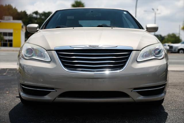 2013 Chrysler 200 Touring