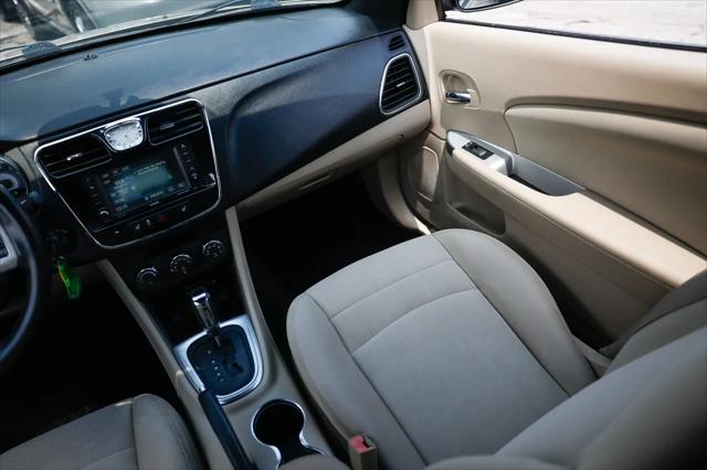 2013 Chrysler 200 Touring