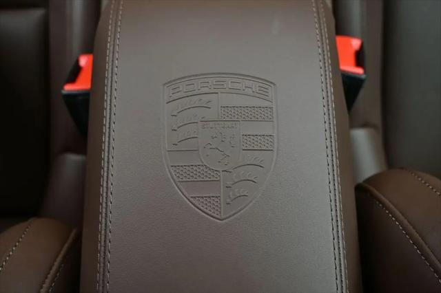 2025 Porsche 911 Carrera 4 GTS