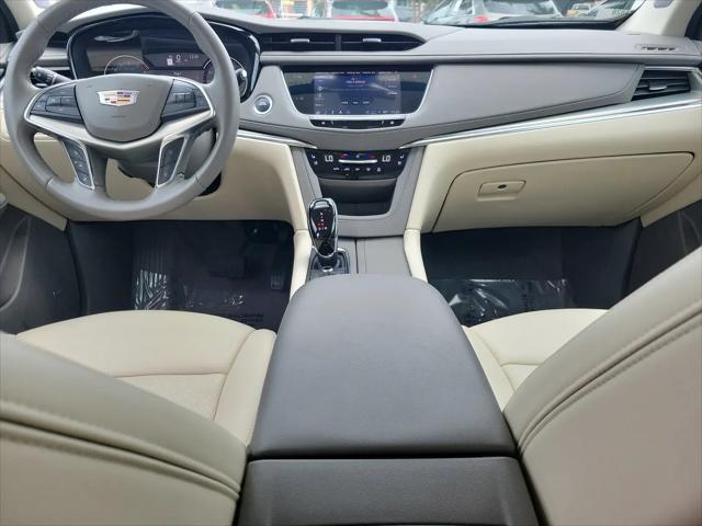 2023 Cadillac XT5 FWD Premium Luxury
