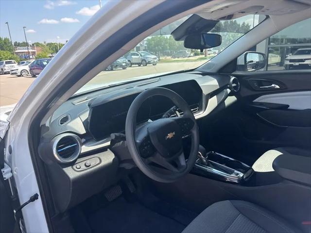 2024 Chevrolet Trax FWD LT