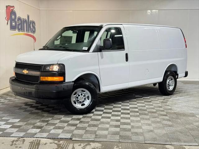 2026 Chevrolet Express Cargo Van 2500 Regular Wheelbase, WT, RWD