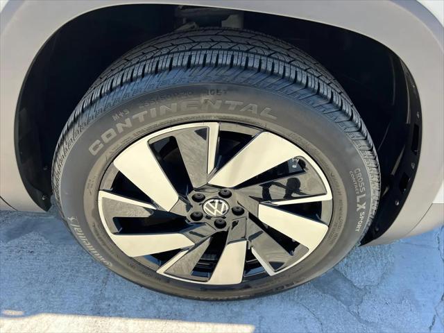 2025 Volkswagen Atlas Cross Sport 2.0T SE w/Technology