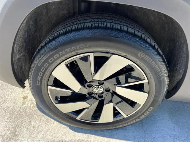 2025 Volkswagen Atlas Cross Sport 2.0T SE w/Technology