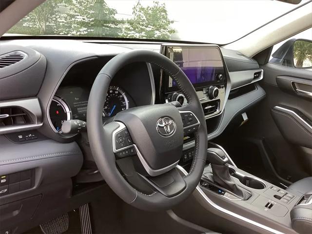 2025 Toyota Highlander Hybrid XLE