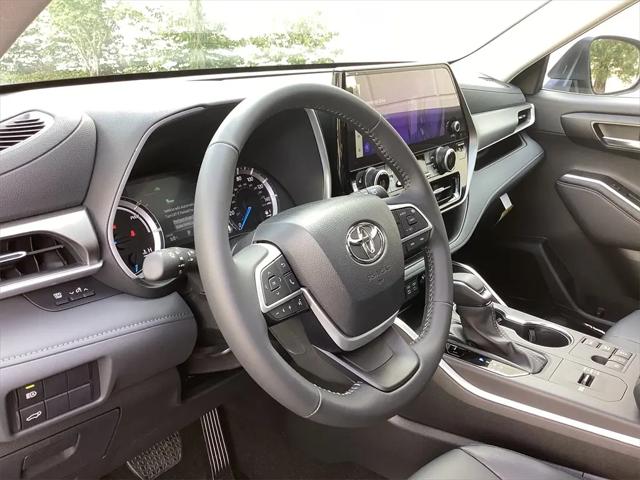 2025 Toyota Highlander Hybrid XLE
