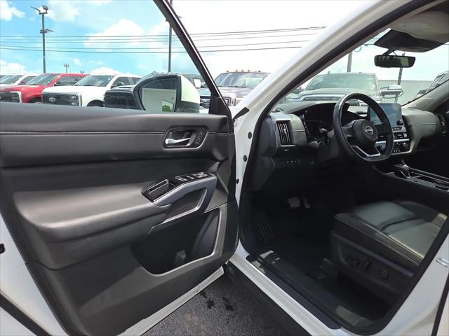 2023 Nissan Pathfinder SL 4WD