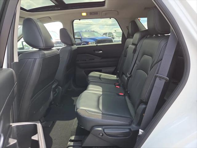 2023 Nissan Pathfinder SL 4WD