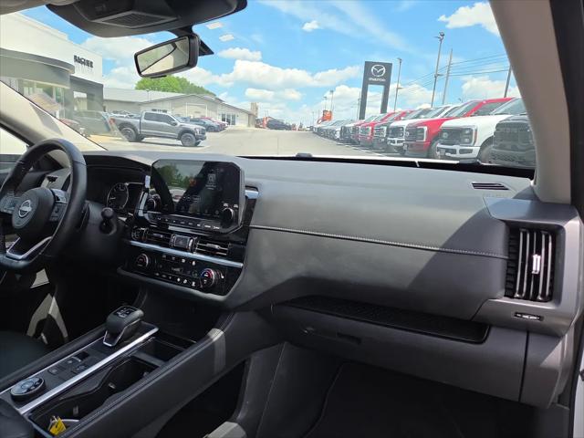 2023 Nissan Pathfinder SL 4WD