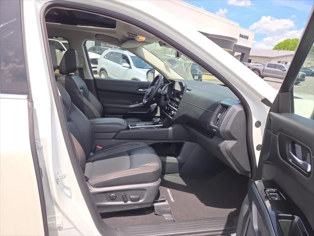2023 Nissan Pathfinder SL 4WD