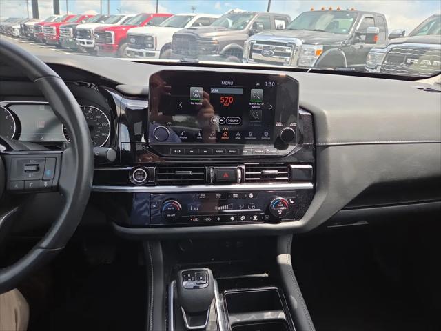2023 Nissan Pathfinder SL 4WD