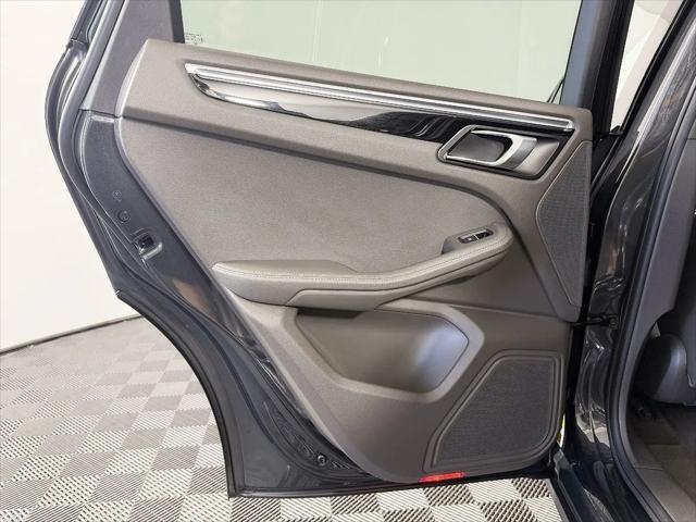 2017 Porsche Macan Macan