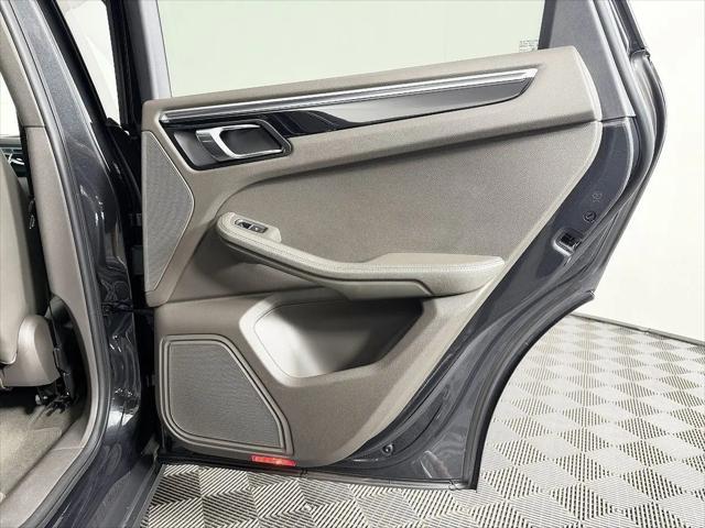 2017 Porsche Macan Macan