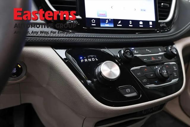2023 Chrysler Pacifica Hybrid Touring L