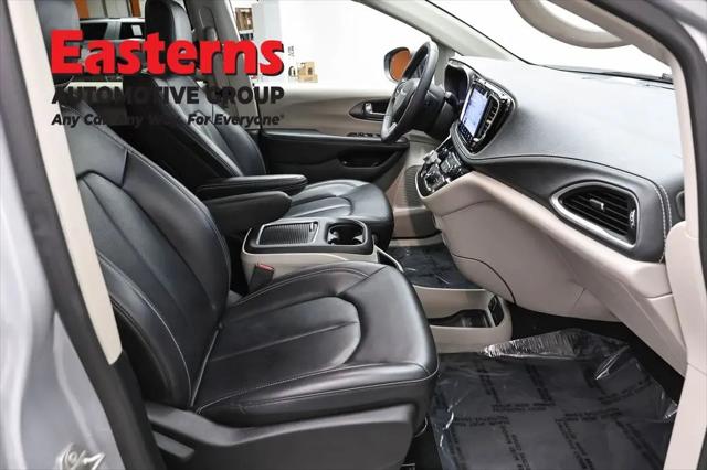 2023 Chrysler Pacifica Hybrid Touring L