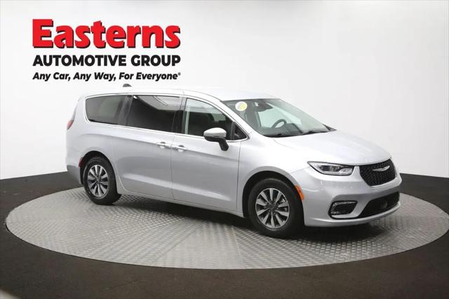 2023 Chrysler Pacifica Hybrid Touring L