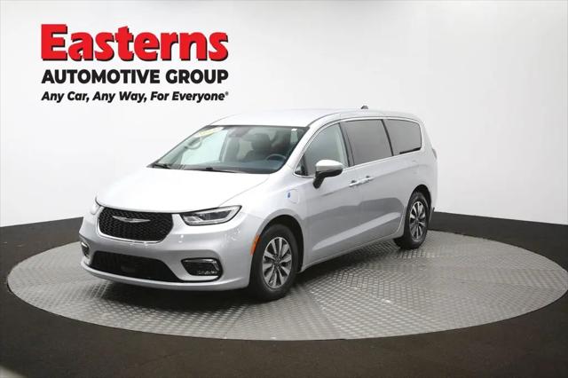 2023 Chrysler Pacifica Hybrid Touring L
