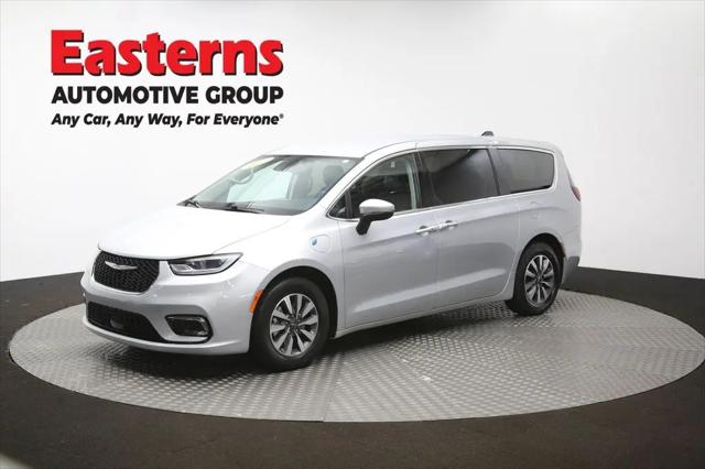 2023 Chrysler Pacifica Hybrid Touring L
