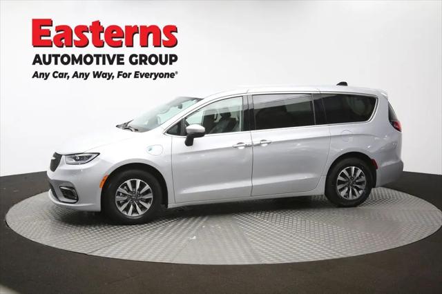 2023 Chrysler Pacifica Hybrid Touring L