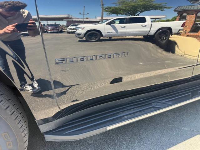 2025 Chevrolet Suburban 4WD LT