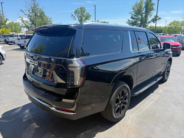 2025 Chevrolet Suburban 4WD LT