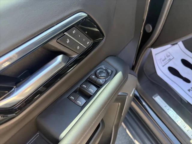 2025 Chevrolet Suburban 4WD LT