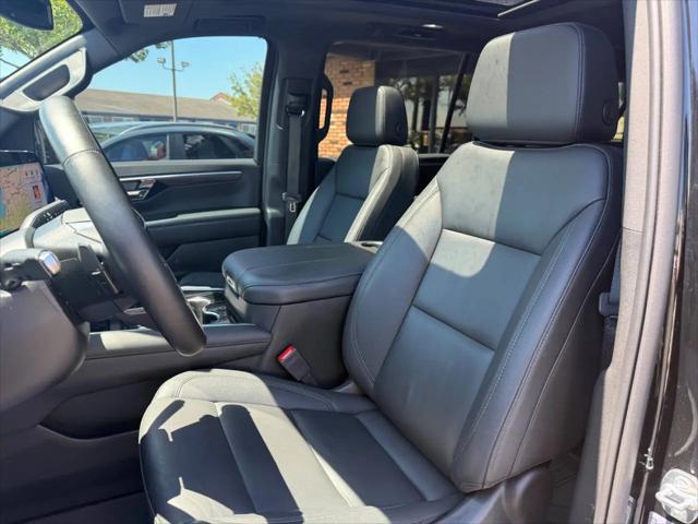 2025 Chevrolet Suburban 4WD LT