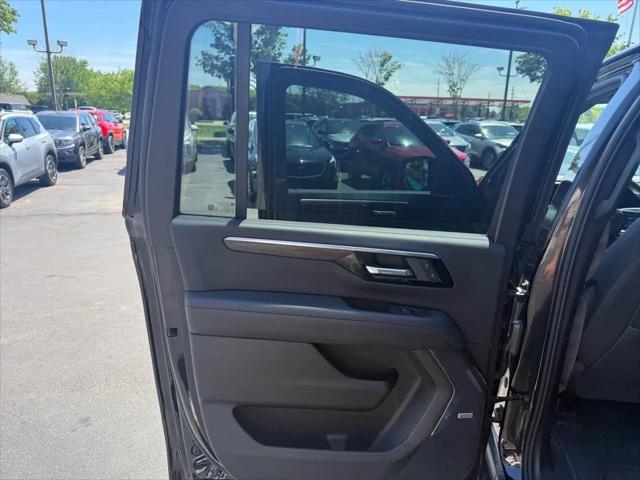 2025 Chevrolet Suburban 4WD LT
