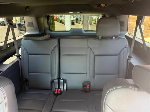 2025 Chevrolet Suburban 4WD LT