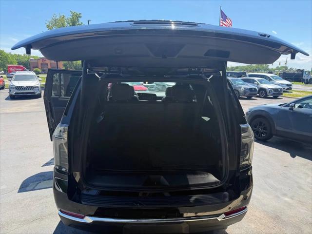 2025 Chevrolet Suburban 4WD LT