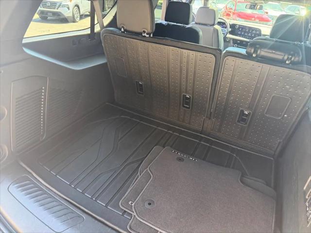 2025 Chevrolet Suburban 4WD LT