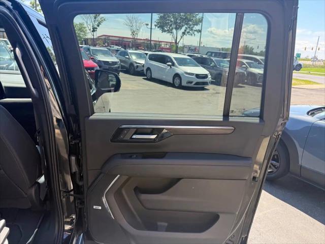 2025 Chevrolet Suburban 4WD LT