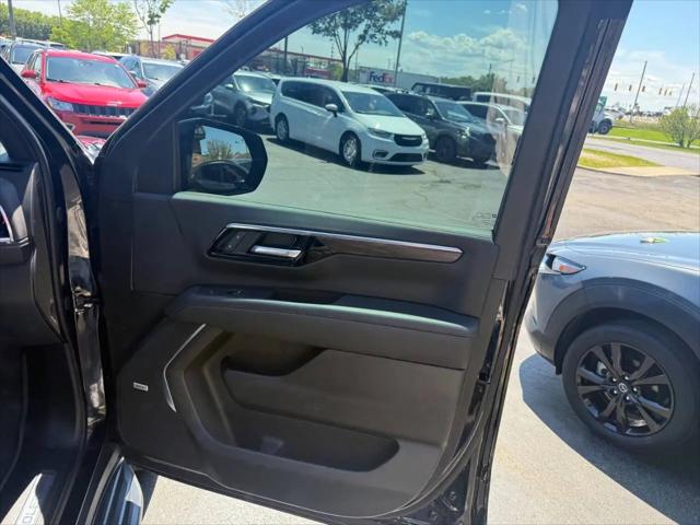 2025 Chevrolet Suburban 4WD LT