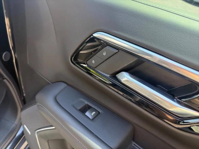 2025 Chevrolet Suburban 4WD LT