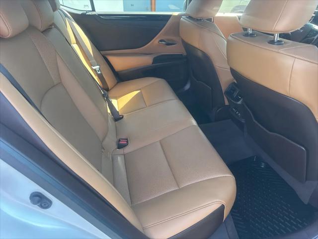 2021 Lexus ES 250 Unknown