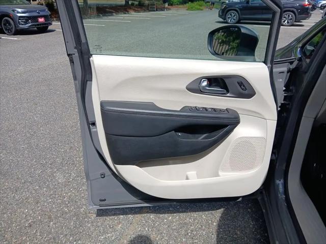 2023 Chrysler Pacifica Hybrid Touring L
