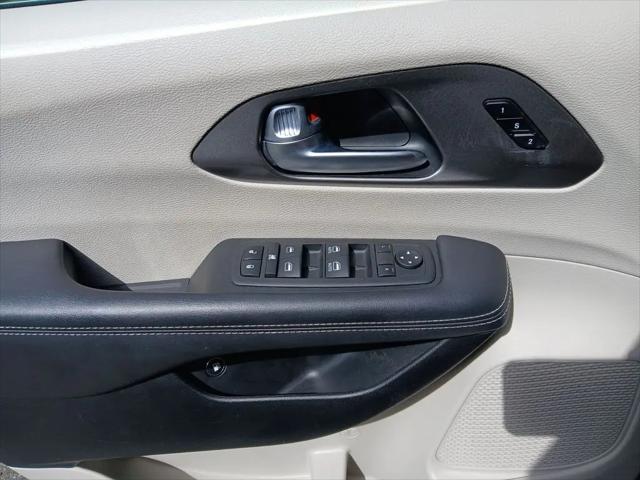 2023 Chrysler Pacifica Hybrid Touring L