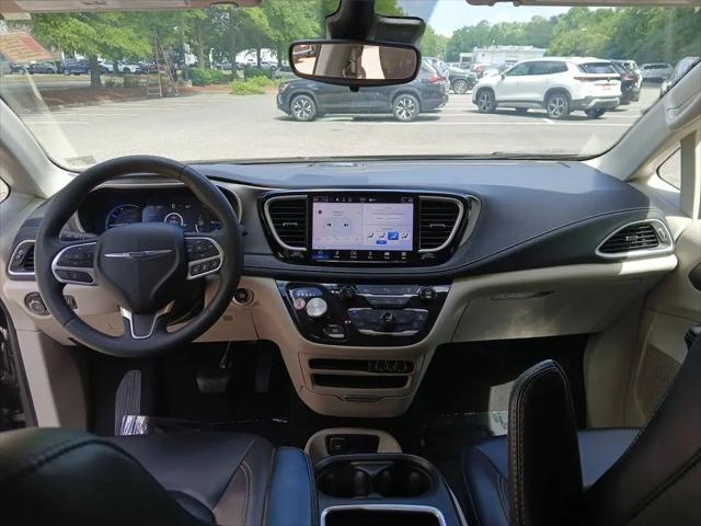 2023 Chrysler Pacifica Hybrid Touring L