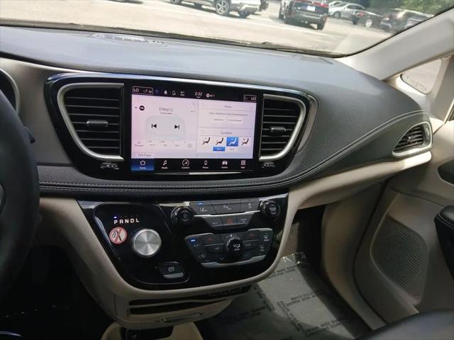 2023 Chrysler Pacifica Hybrid Touring L