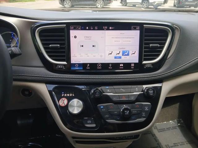 2023 Chrysler Pacifica Hybrid Touring L