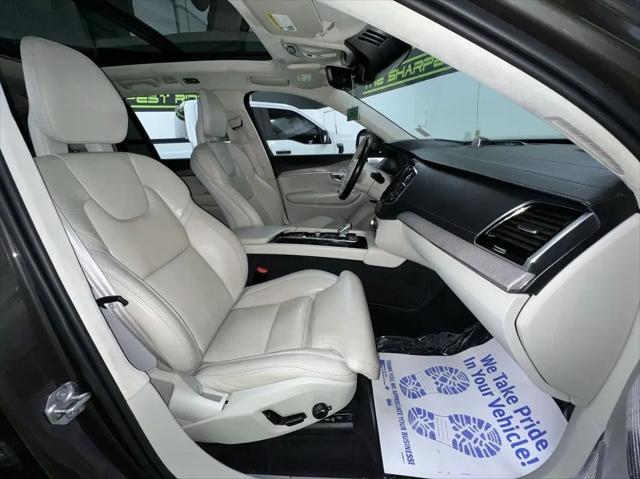 2020 Volvo XC90 Hybrid T8 Inscription 6 Passenger