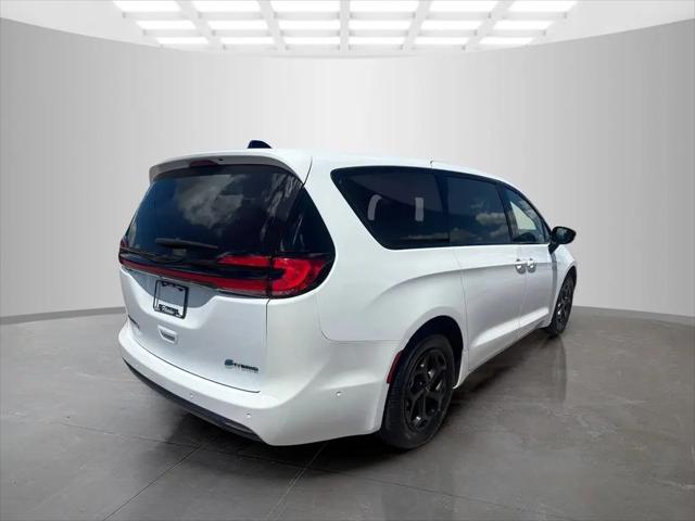 2024 Chrysler Pacifica Hybrid S Appearance Pkg