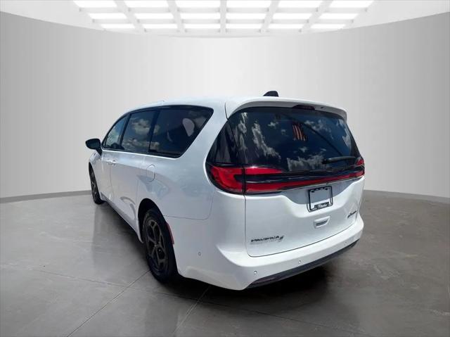 2024 Chrysler Pacifica Hybrid S Appearance Pkg