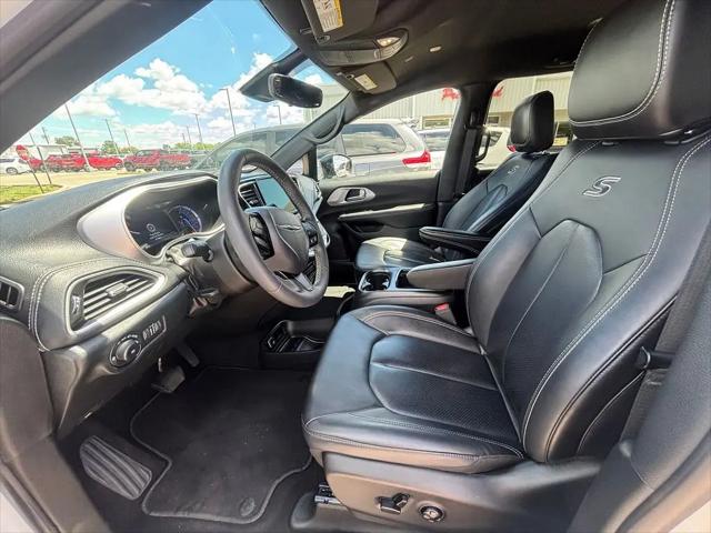 2024 Chrysler Pacifica Hybrid S Appearance Pkg