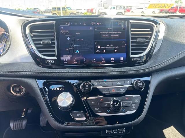 2024 Chrysler Pacifica Hybrid S Appearance Pkg