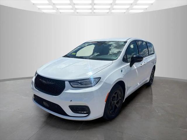 2024 Chrysler Pacifica Hybrid S Appearance Pkg
